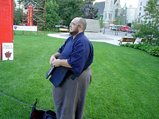 Picture (gal/Iaido/Demonstrations/Karate_for_Community_2003/DSC00460.JPG)