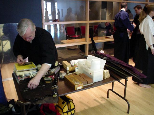 Picture (gal/Iaido/Seminars/Tameshigiri_Seminar_2003_with_Bob_Elder/dsc00163.jpg)