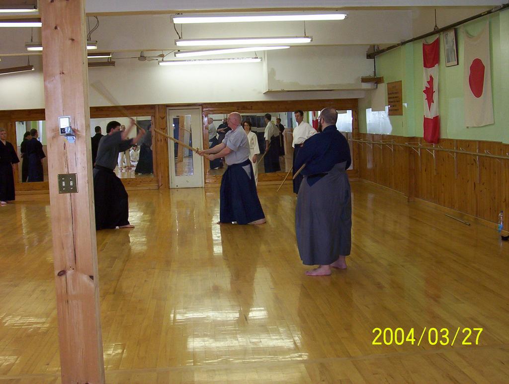 Picture (gal/Iaido/Seminaires/Seminaire_Jodo_Tateyama_2004/100_4677.jpg)