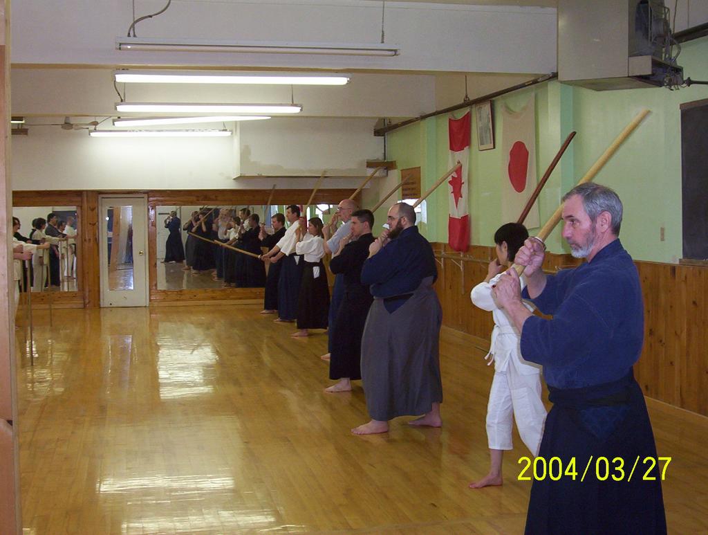 Picture (gal/Iaido/Seminaires/Seminaire_Jodo_Tateyama_2004/100_4688.jpg)