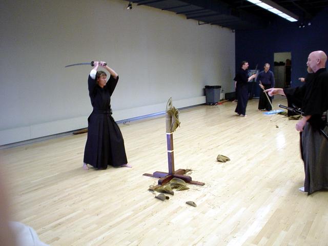 Picture (gal/Iaido/Seminaires/Seminaire_Tameshigiri_2003_avec_Bob_Elder/dsc00177.jpg)
